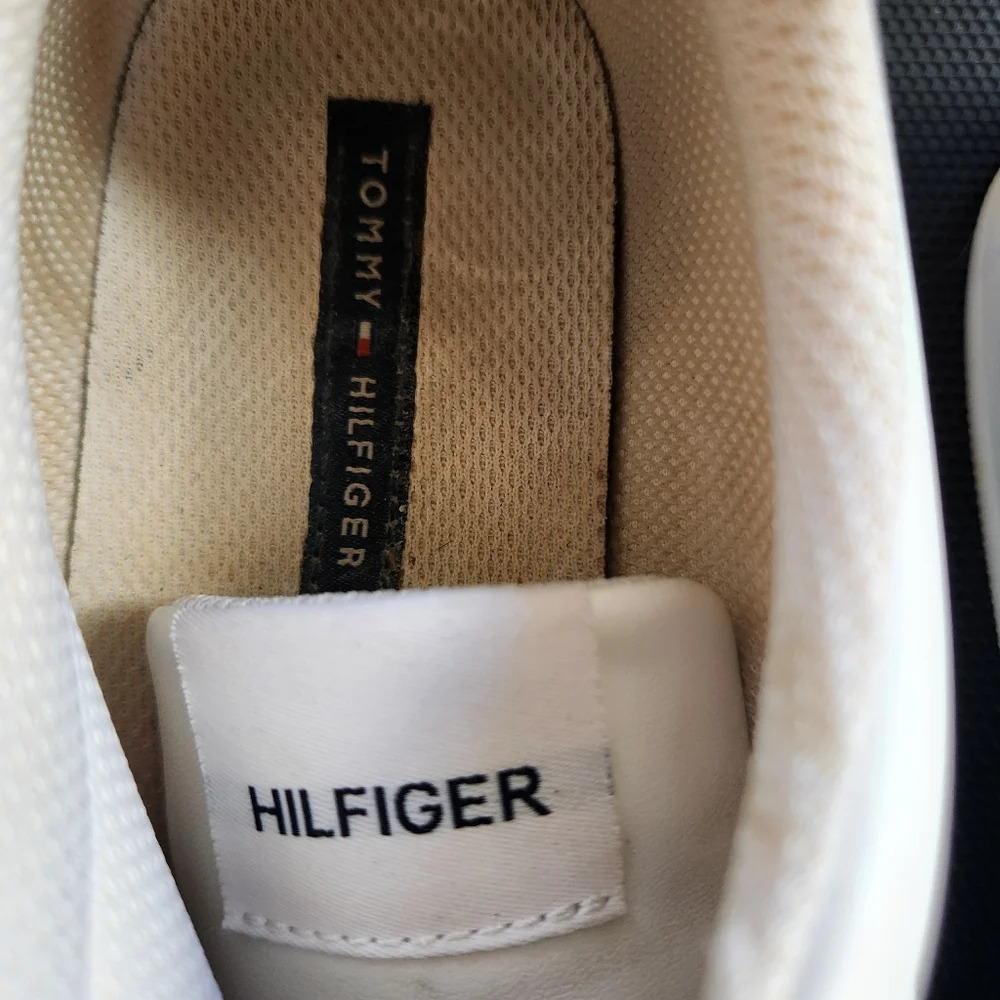 Tommy Hilfiger Shoes Size 10 - Picture 6 of 9